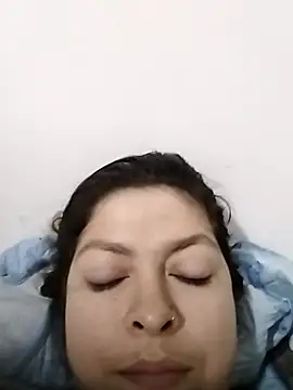 Chechi miau online show from November 17, 2025, 4:38 am