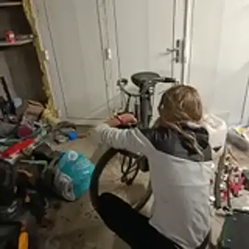 samia42 online show from November 23, 2025, 2:32 am