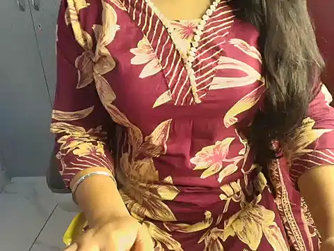 Snapshot of SIMRAN_DHILON chatting on November 8, 2025, 5:11 am SIMRAN DHILON online show from November 8, 2025, 5:11 am