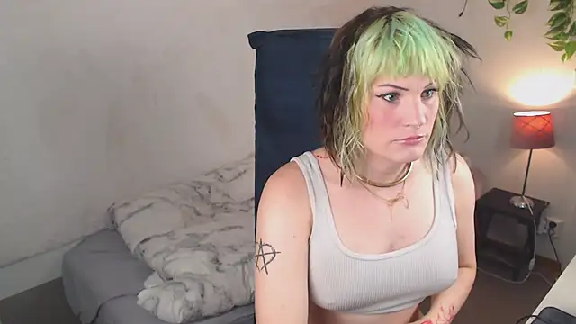 Snapshot of slutty_violet chatting on July 9, 2026, 1:32 pm slutty violet online show from July 9, 2026, 1:32 pm