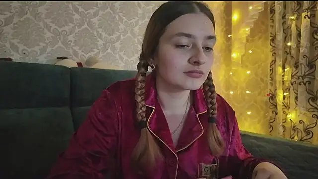 SweetLiaison online show from March 14, 2026, 5:52 pm