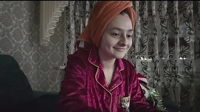 Snapshot of SweetLiaison chatting on December 18, 2025, 4:55 pm SweetLiaison online show from December 18, 2025, 4:55 pm