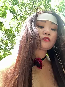 luna-sisi online show from July 19, 2026, 4:43 am