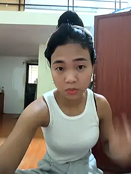 Lynly k2 online show from April 6, 2026, 12:17 am