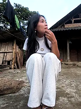 Lynly k2 online show from December 19, 2025, 9:55 am