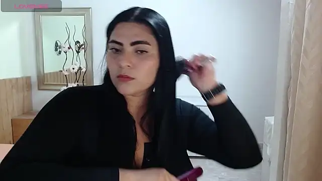 Snapshot of MariaVex chatting on December 2, 2025, 2:56 am MariaVex online show from December 2, 2025, 2:56 am