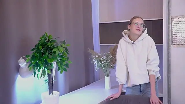 Snapshot of LilianGlenna chatting on November 9, 2025, 3:32 am LilianGlenna online show from November 9, 2025, 3:32 am