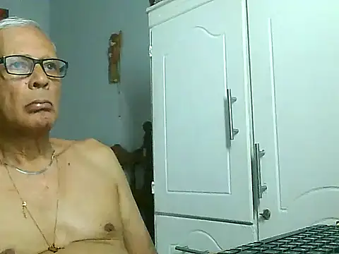 dirtysluttyfist online show from November 12, 2025, 6:34 pm