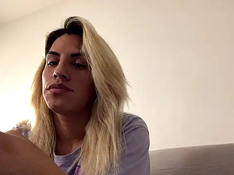 Snapshot of ESTRELLABERECHUCKY chatting on November 20, 2025, 8:42 pm ESTRELLABERECHUCKY online show from November 20, 2025, 8:42 pm