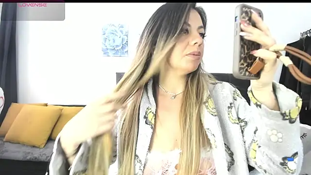 ariannawil online show from March 13, 2026, 10:37 pm