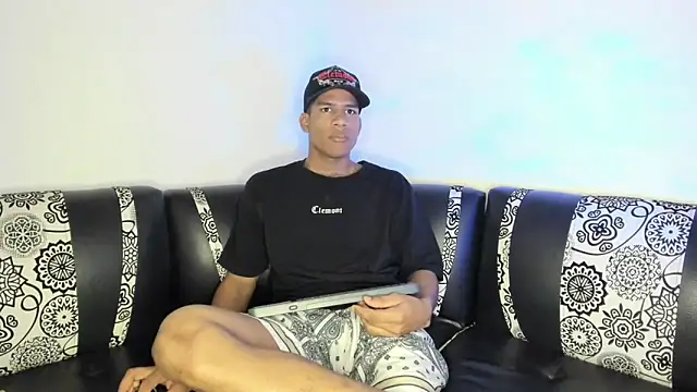 JUANBIGCOCK21CM online show from April 14, 2026, 5:40 pm