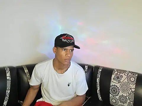 JUANBIGCOCK21CM online show from April 28, 2026, 8:24 pm