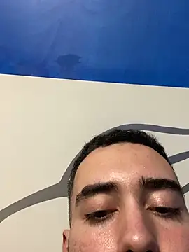 adrihgz online show from November 29, 2025, 6:19 pm