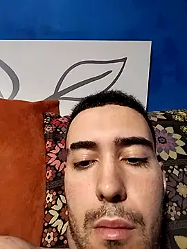 adrihgz online show from November 9, 2025, 9:24 am