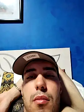 adrihgz online show from November 7, 2025, 6:01 pm