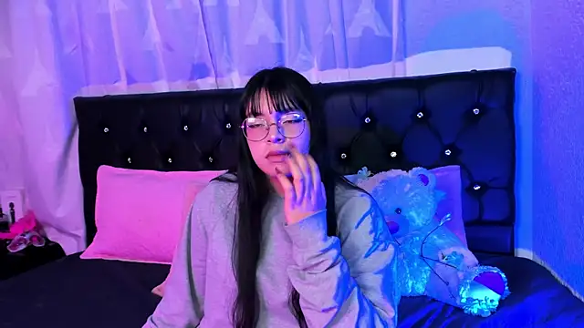 Snapshot of yuri_ichiko chatting on November 18, 2025, 11:57 am yuri ichiko online show from November 18, 2025, 11:57 am