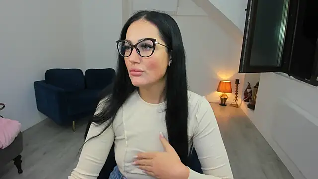 AnyaEvy online show from December 3, 2025, 4:13 am