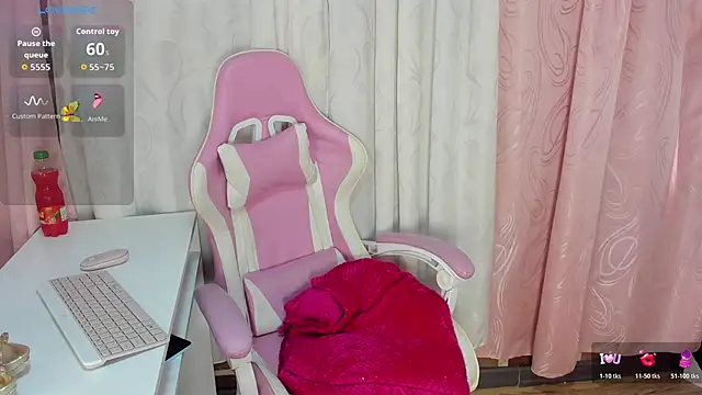 Sara-cloudy3 online show from November 12, 2025, 2:21 pm