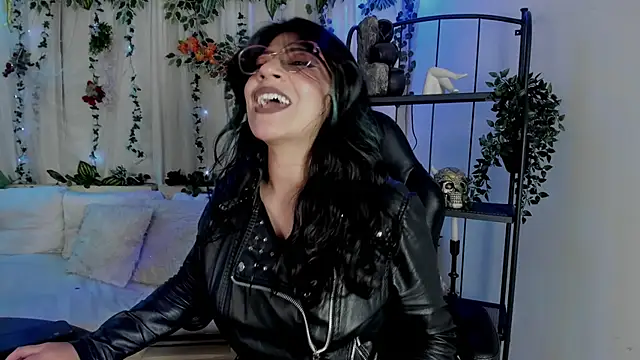 Halley Ravenn online show from April 24, 2026, 9:28 pm