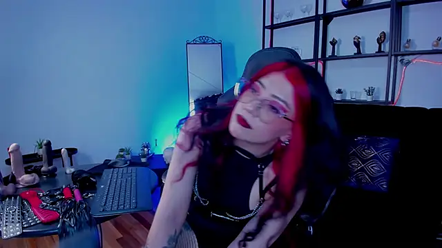 Snapshot of Halley_Ravenn chatting on June 11, 2026, 7:22 pm Halley Ravenn online show from June 11, 2026, 7:22 pm