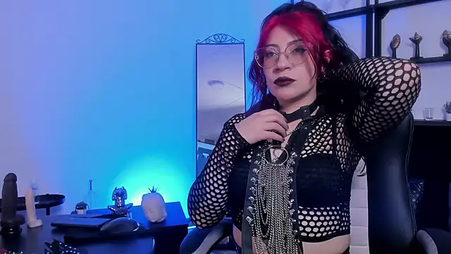 Snapshot of Halley_Ravenn chatting on May 26, 2026, 9:24 pm Halley Ravenn online show from May 26, 2026, 9:24 pm