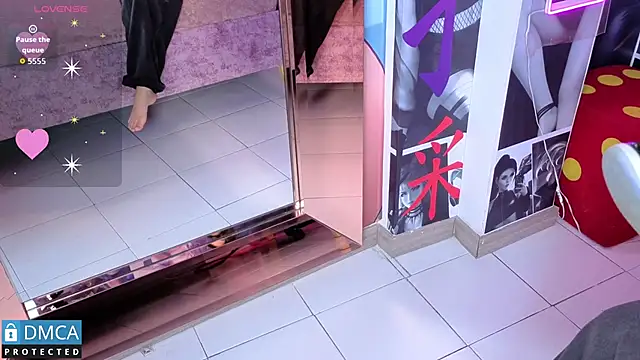 sofia sstonee  online show from December 3, 2025, 11:09 am