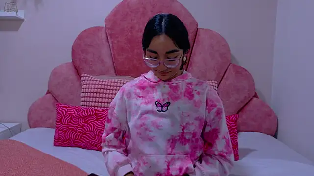 NicoletCherry   online show from November 13, 2025, 7:40 pm