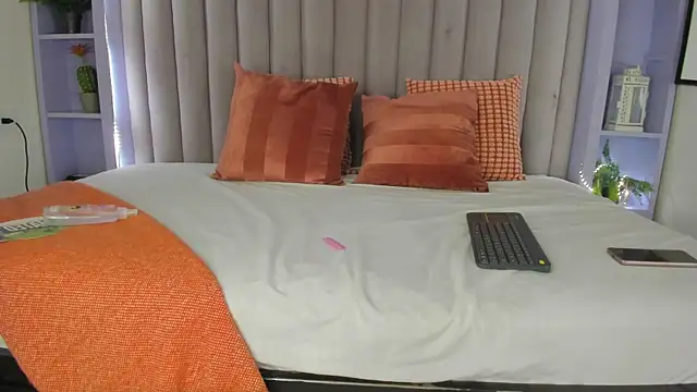 NicoletCherry   online show from November 19, 2025, 7:36 pm