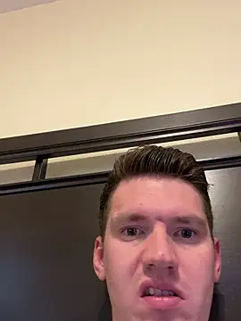 dakota1998x online show from November 18, 2025, 7:06 pm