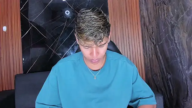 Timmy Kiing  online show from December 3, 2025, 9:14 pm