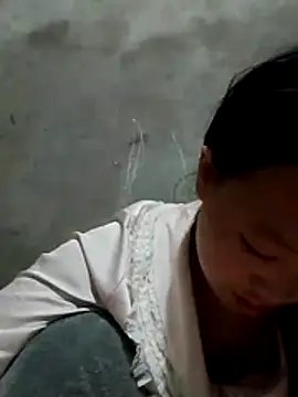 Yumiik2kk online show from December 14, 2025, 9:42 pm