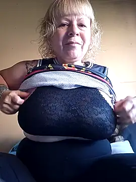 Snapshot of 1milfemma chatting on November 23, 2025, 7:35 pm 1milfemma online show from November 23, 2025, 7:35 pm