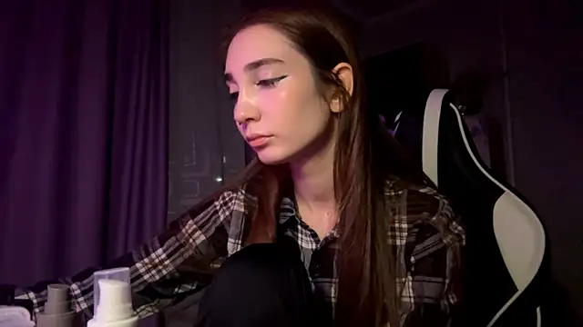 HollyPaw online show from November 27, 2025, 6:30 pm