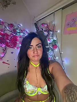 Snapshot of ValayaNoire chatting on February 19, 2026, 3:25 am ValayaNoire online show from February 19, 2026, 3:25 am