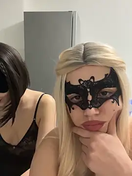 Snapshot of LilxSar chatting on November 21, 2025, 11:04 pm LilxSar online show from November 21, 2025, 11:04 pm