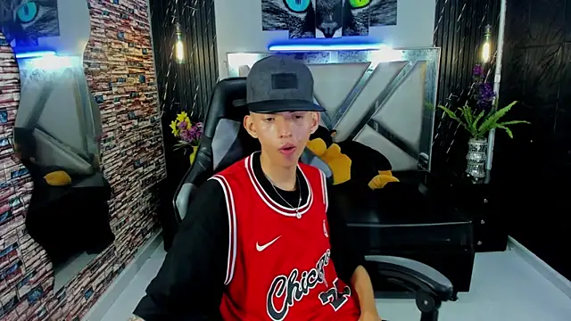 Snapshot of Arthur_Loui chatting on November 8, 2025, 8:01 pm Arthur Loui online show from November 8, 2025, 8:01 pm