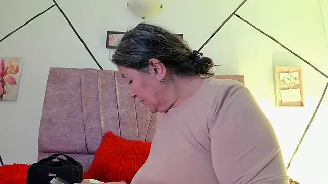 Victoriaa Anderson online show from January 10, 2026, 12:11 pm