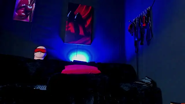 MartinaStones online show from March 18, 2026, 12:25 am