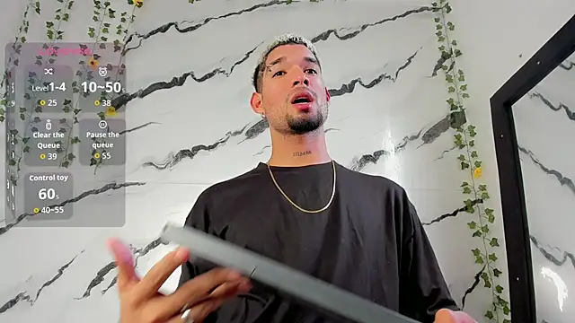 Carlitos sexy online show from November 27, 2025, 8:09 pm