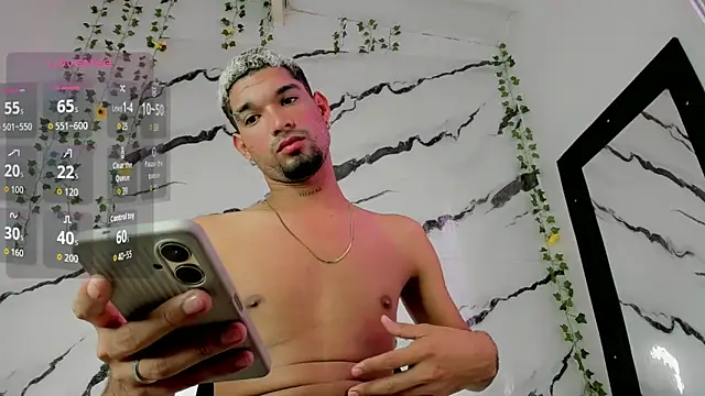 Carlitos sexy online show from November 26, 2025, 3:01 pm