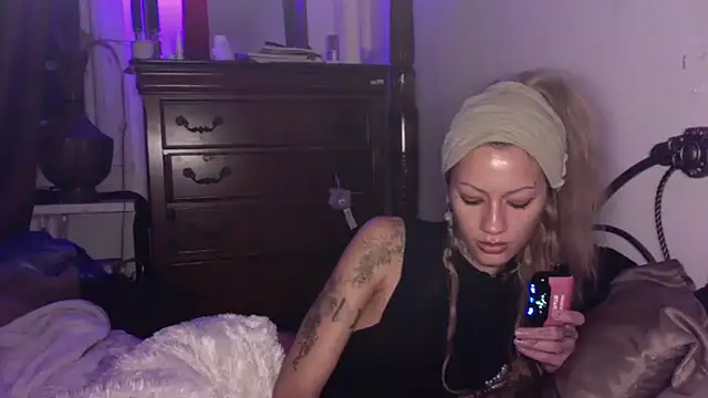 luxxylola online show from December 1, 2025, 8:59 am