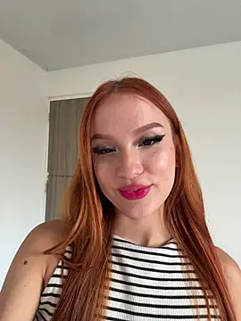 Snapshot of Sophie-S chatting on November 28, 2025, 9:59 pm Sophie-S online show from November 28, 2025, 9:59 pm