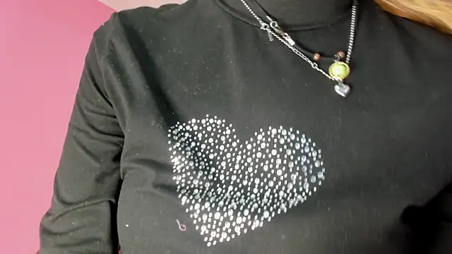 Snapshot of Sara_connor01 chatting on November 25, 2025, 8:31 pm Sara connor01 online show from November 25, 2025, 8:31 pm