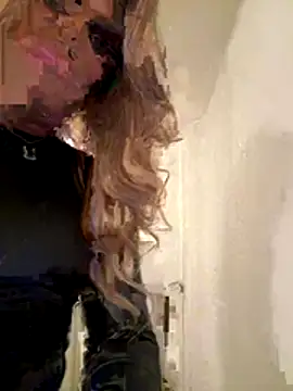 rikiisaac5 online show from November 27, 2025, 5:41 am