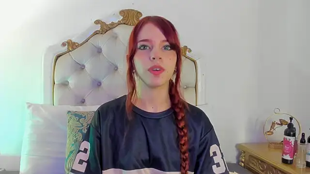 scarlett smith 3 online show from April 7, 2026, 2:35 am