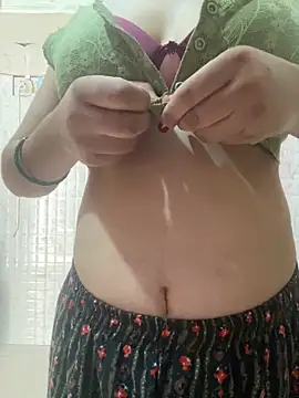 Snapshot of Red_Queen_11 chatting on November 28, 2025, 8:36 am Red Queen 11 online show from November 28, 2025, 8:36 am