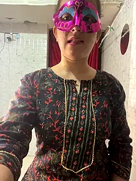 Snapshot of Red_Queen_11 chatting on November 23, 2025, 7:13 pm Red Queen 11 online show from November 23, 2025, 7:13 pm