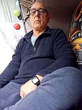 Snapshot of andy-1961 chatting on November 25, 2025, 12:27 pm andy-1961 online show from November 25, 2025, 12:27 pm