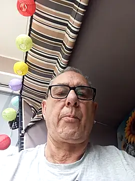 Snapshot of andy-1961 chatting on November 26, 2025, 9:20 am andy-1961 online show from November 26, 2025, 9:20 am