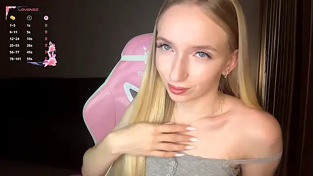 LaceDream online show from December 18, 2025, 3:16 pm